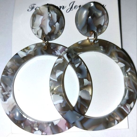 Trendy Acrylic Resin Earrings - Picture 1 of 5